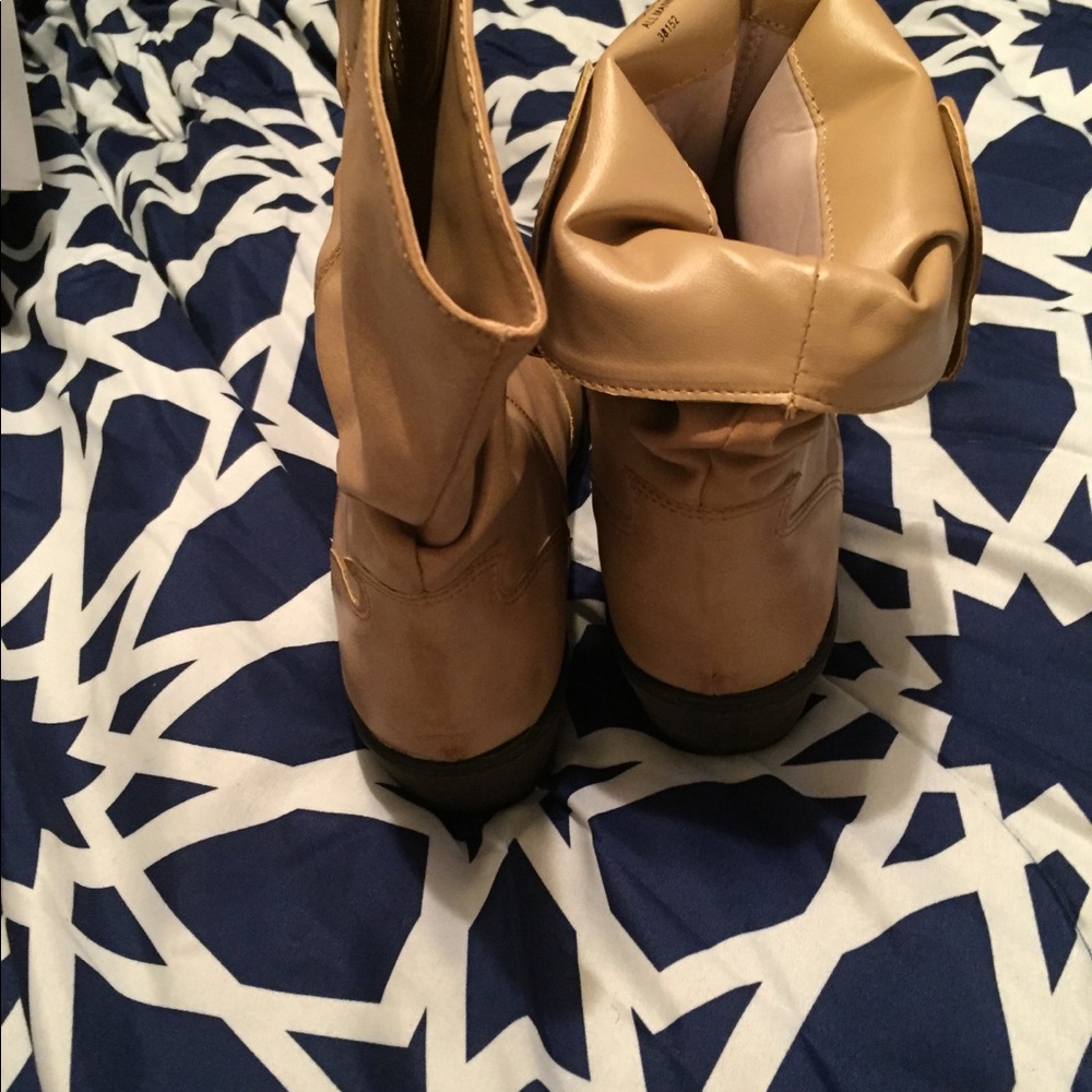 Boots - Picture 3 of 4